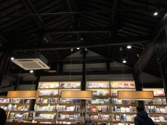 店内环境-猫的天空之城概念书店(杭州南宋御街店)