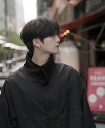 -一家只做男发烫染的店