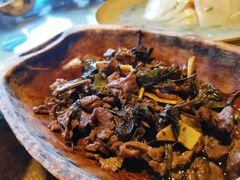 基诺茶叶炒牛肉-基诺山寨.版纳民族特色菜