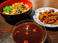-爆炸头阿姨小四川正宗川味小吃(无任何分店)