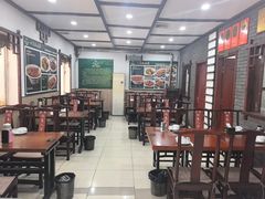 -湖南人家湘菜馆(镇江路店)