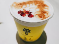高原玫瑰拿铁-四叶咖咖啡(昆明恒隆PRO店)