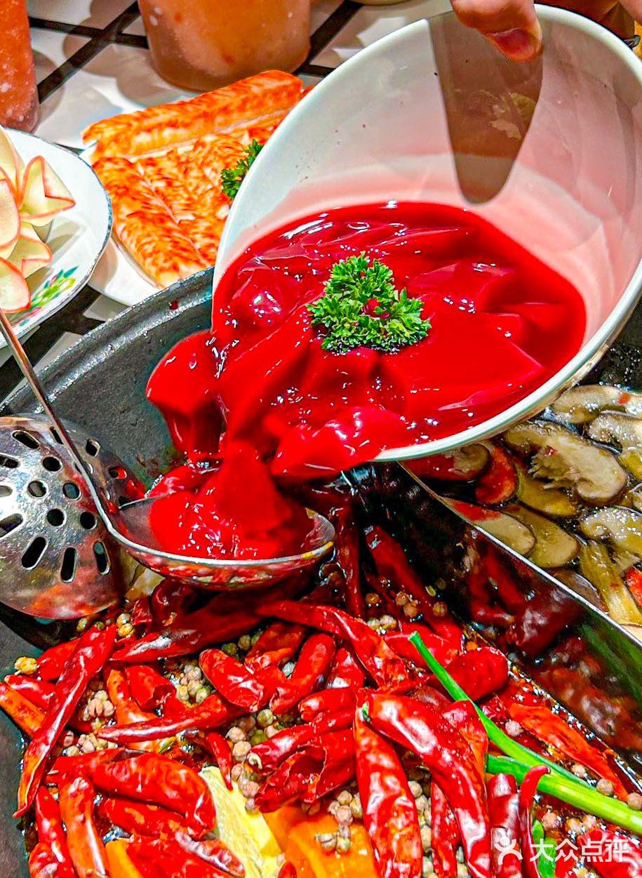 哇！这家樱花🌸火锅也太好看了吧！