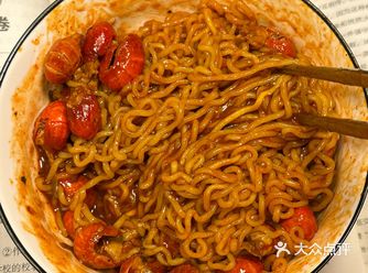这个小龙虾拌面真的香迷糊了，真的好好吃啊啊啊啊