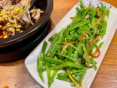 五彩花菇荷兰豆-云海肴·汽锅鸡·云南代表菜(天山百盛优客店)