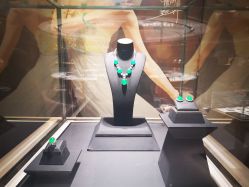 -北京七彩云南翡翠珠宝旗舰店(月坛店)