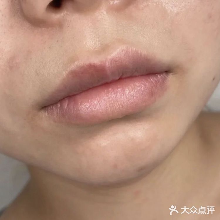 口红呢偶尔擦 但发现 擦口红口罩印的全是
