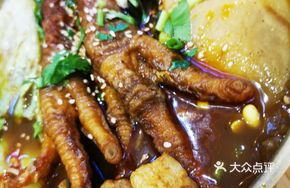 Braised Chicken Feet Hot Pot with Tiger Skin Flavor