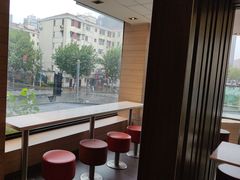 -麦当劳(乳山路店)