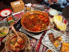 昆明寻甸酸菜牛肉火锅-云边嬢嬢·云南野料现摏火锅