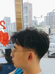 -一東造型烫发染发