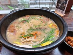 -银米·云南传统过桥米线(双廊黑金冠店)