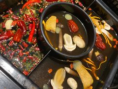 -老牌坊云南鱼豆花火锅(爱建店)