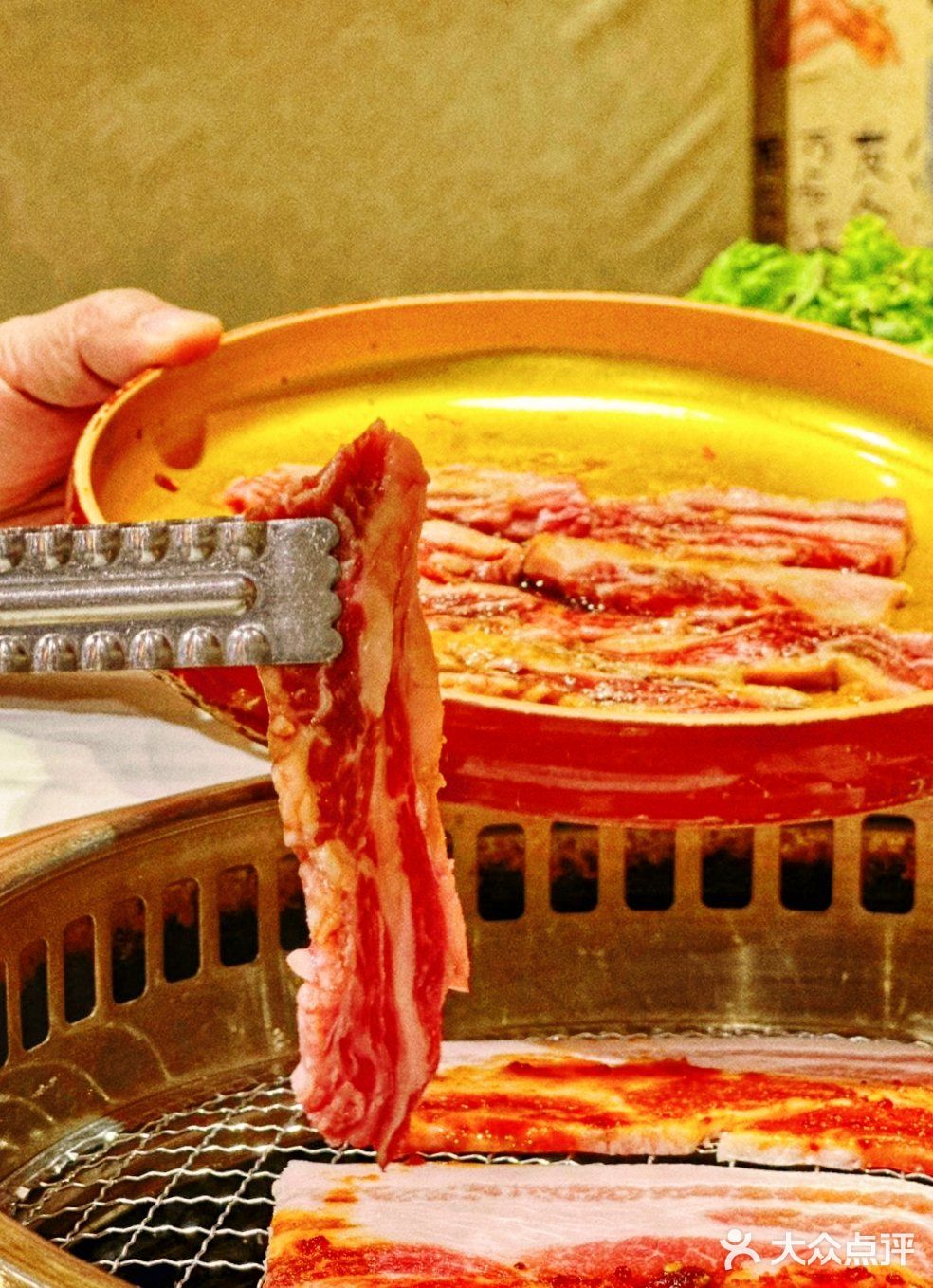 人均不过百，实现和牛烧肉自由，还有帅气小哥帮