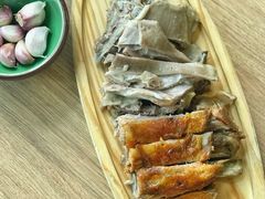 手抓羊肉和烤羊肉双拼-阿西娅·西北妈妈拿手菜(华联店)