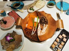 -墨居上隐·院子里火锅(峨眉店)