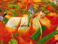 老凯俚酸汤鱼-野山舂·贵州现舂酸汤火锅(鸿通城店)
