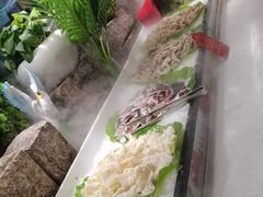 -四囍码头海鲜烧烤自助火锅(外滩南京东路悦荟广场店)