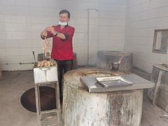 -玉龙喀什有名爱可德木烤包子