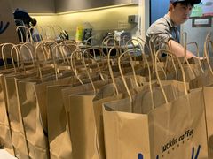 -瑞幸咖啡(新世界中心店)