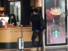 门面-星巴克(广州南站A18检票口楼上)