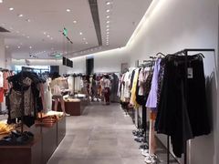 -URBAN REVIVO(高德置地广场·春广场店)