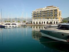 -千岛湖希尔顿休闲艇俱乐部