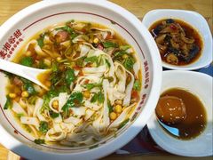 -呷佬·长沙手工米粉(金沙江路店)