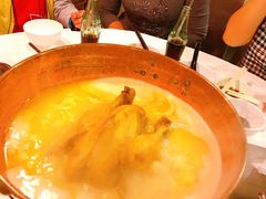 -鲜入围煮花胶鸡海鲜火锅