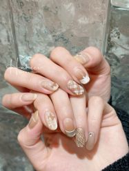 -花岐款式专研健康美甲沙龙
