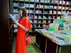 -钟书阁(松江泰晤士小镇店)