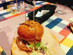 牛肉培根起司汉堡-遇见西木美式餐厅(体育路店)
