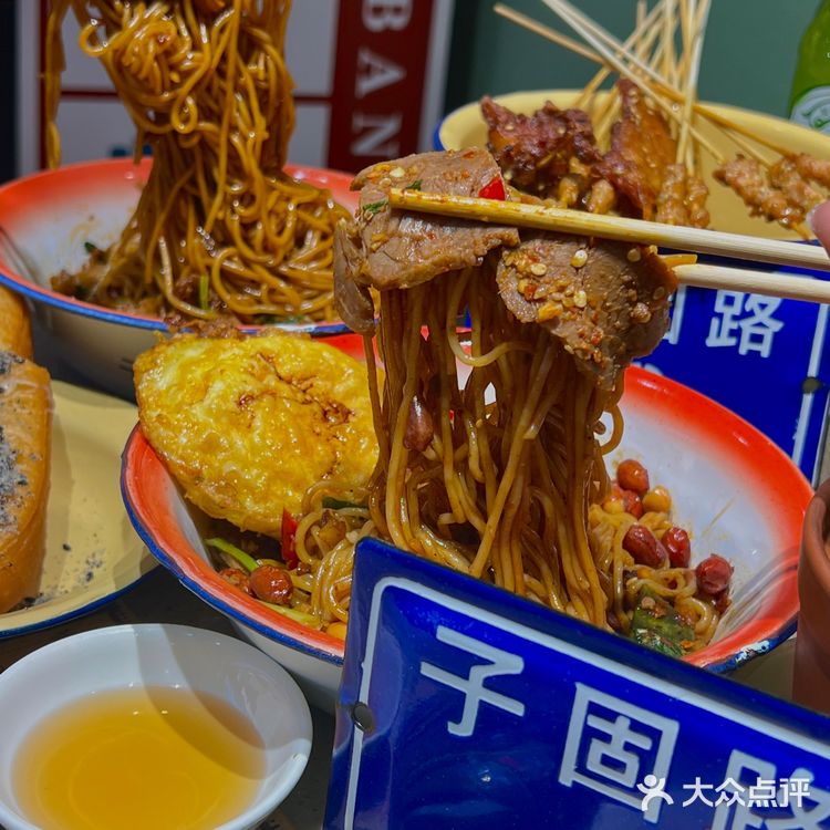 哈尔滨探店｜我晕🥹吃拌粉 被油条包麻糍圈粉了
