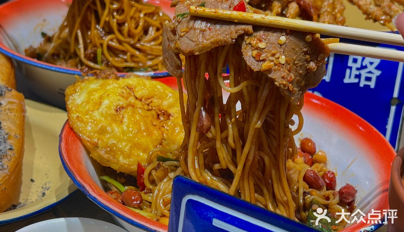 哈尔滨探店|我晕🥹吃拌粉 被油条包麻糍圈粉了