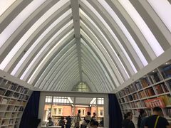 -钟书阁(松江泰晤士小镇店)