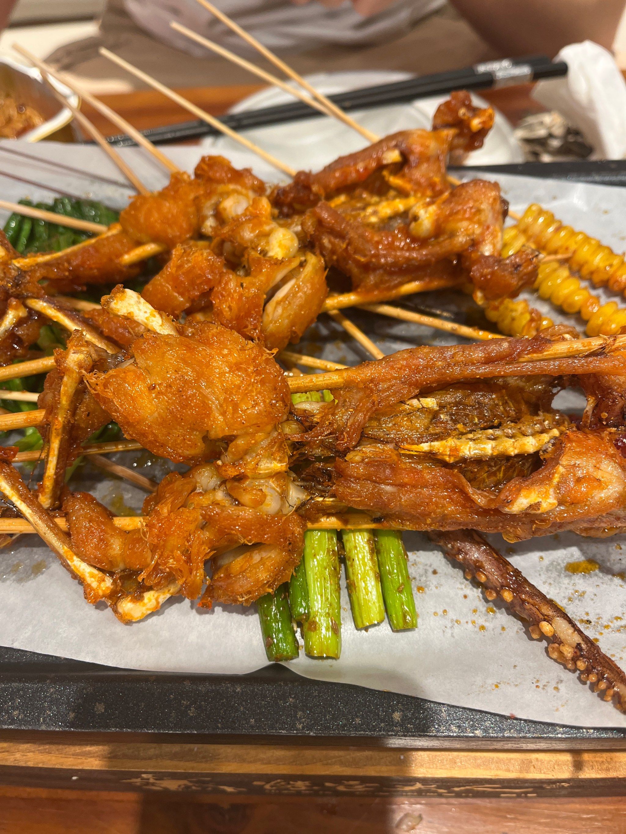 第一次吃烤田鸡,红油味的感觉,这家烧烤还