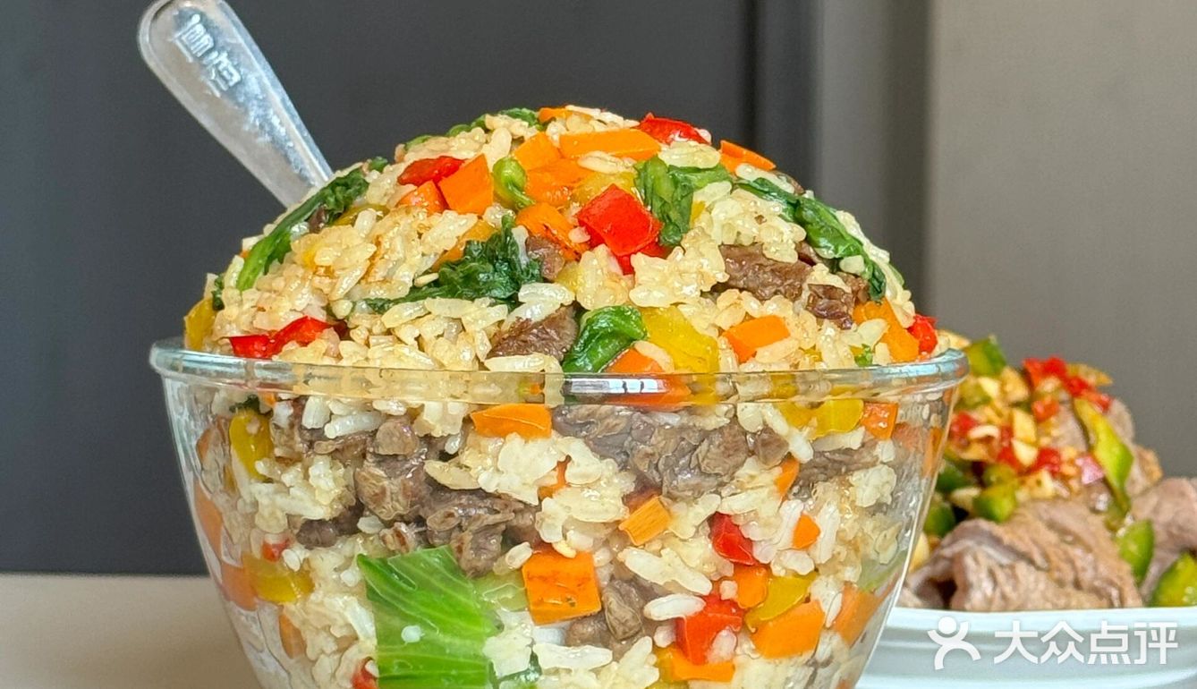 今天分享👇灯笼椒牛肉拌饭🌶️晚餐