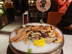 见手青-芸山季·云南野生菌火锅(人民广场来福士店)