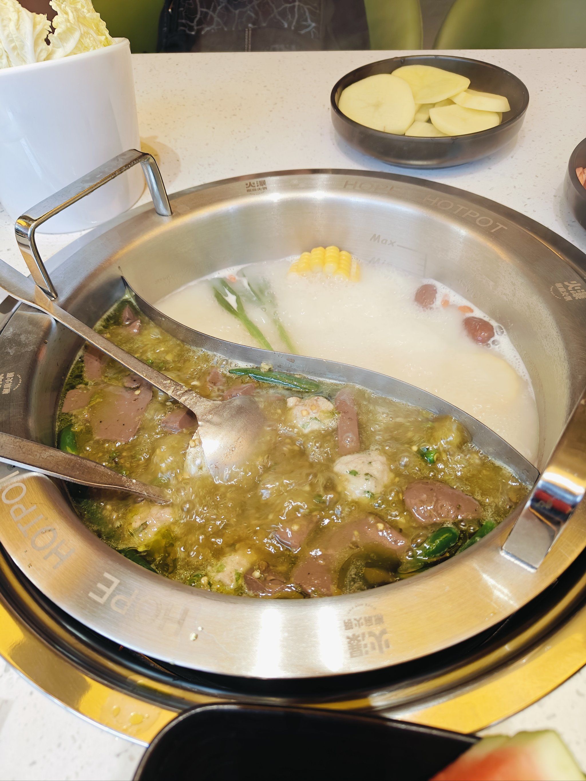 火瀑椒麻火锅 火锅味道醇厚,麻辣鲜香,食材新鲜