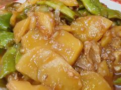 油豆角炖排骨土豆-小俩口烧烤东北菜(双井店)