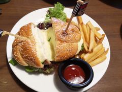 马苏里拉丝牛肉堡-拉亚汉堡经典餐厅(商城路店)