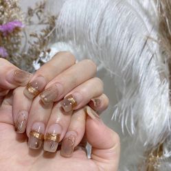 -花岐款式专研健康美甲沙龙