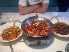 -阿瓦山寨·湘菜现炒·剁椒鱼头王(咸阳总店)