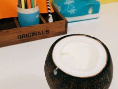-志龙皇冠吃货椰子铺