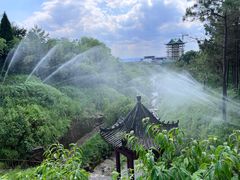 -雪山彩虹谷景区