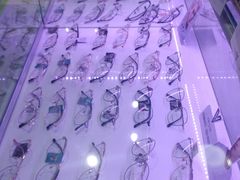 -提一眼镜·蔡司·依视路(小寨店)