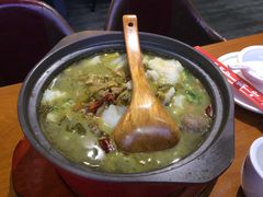 石锅酸菜鱼-周鱼小馆石锅酸菜鱼(活力汇店)