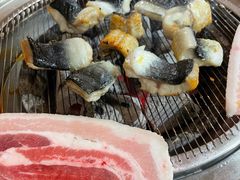 -围炉肉舍•炭烤活鳗•丹东海鲜烤肉(步行街店)