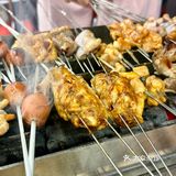 “烟火气中烧烤聚会的乐趣与美味共享”