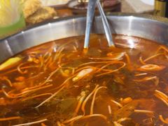 -悦牧·酸汤牛肉火锅(沃尔玛店)